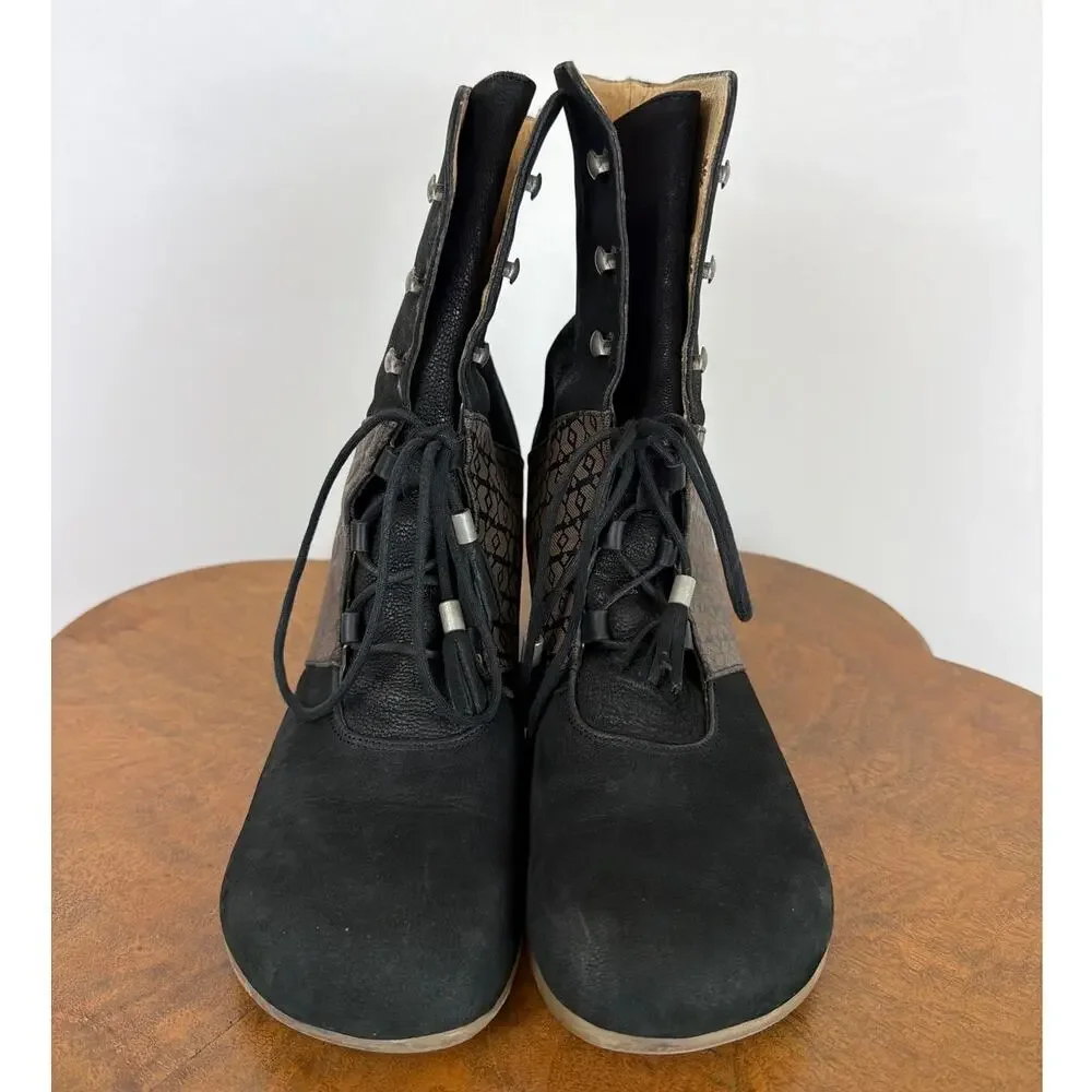 John Fluevog Black Brown Two Tone Lace Up Stacked Heel Boots 11 - Picture 2 of 9